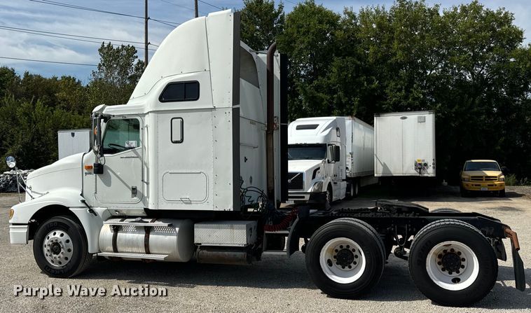 image for item DV5920 2008 International  9200i semi truck