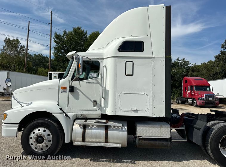 image for item DV5920 2008 International  9200i semi truck