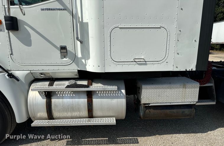 image for item DV5920 2008 International  9200i semi truck