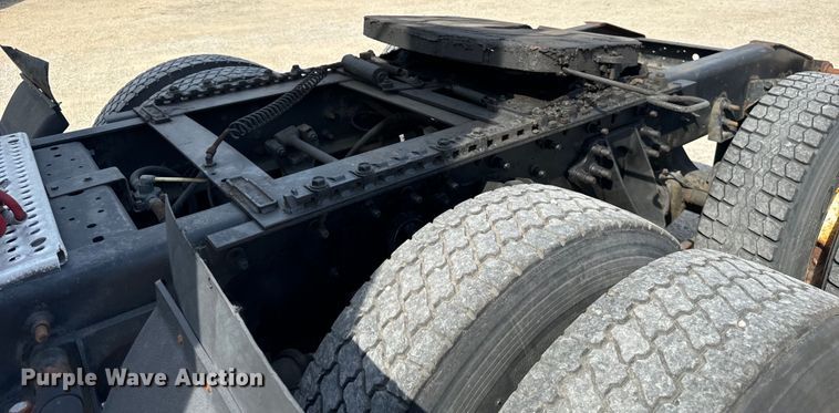 image for item DV5920 2008 International  9200i semi truck