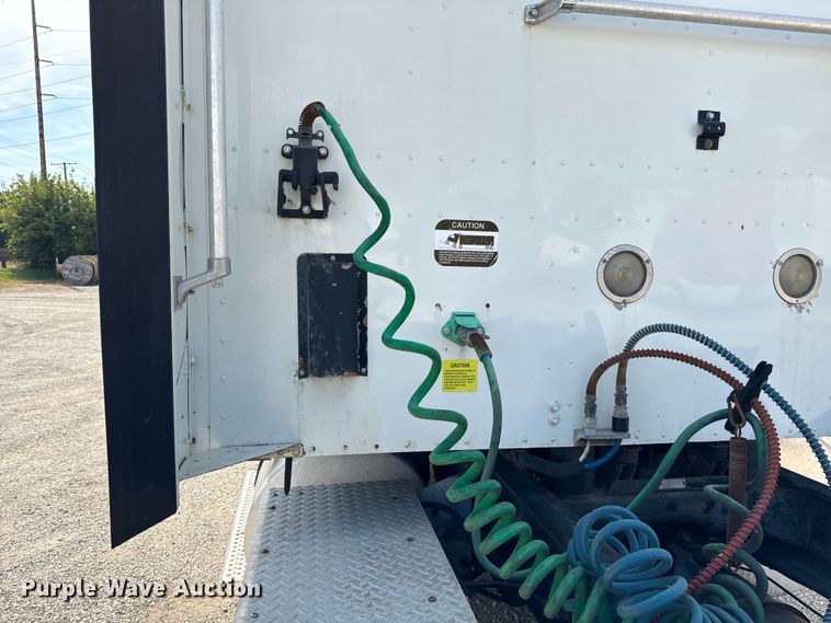 image for item DV5920 2008 International  9200i semi truck