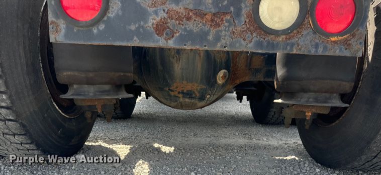 image for item DV5920 2008 International  9200i semi truck