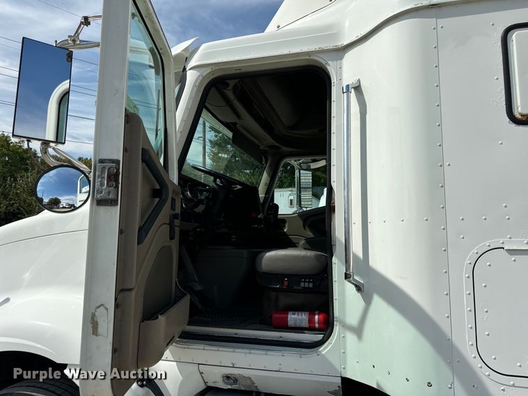 image for item DV5920 2008 International  9200i semi truck