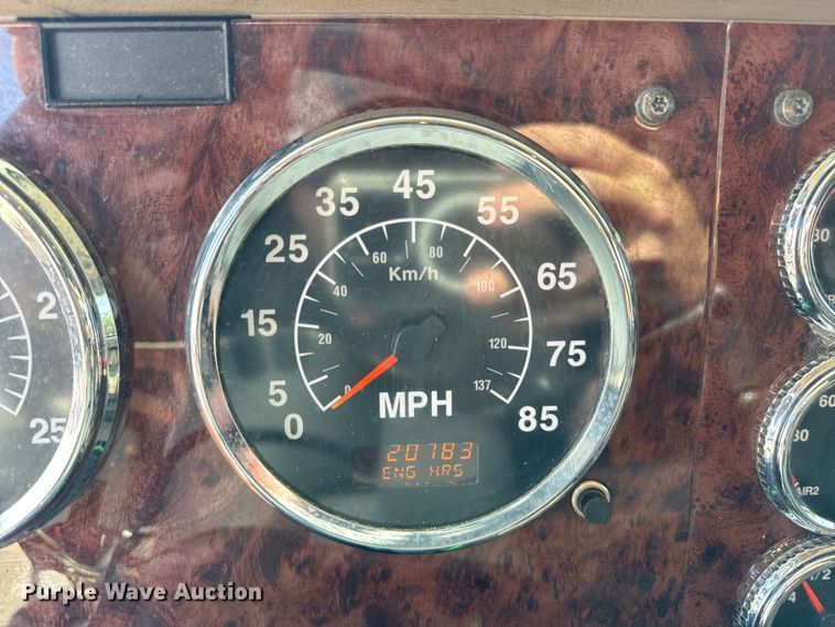 image for item DV5920 2008 International  9200i semi truck