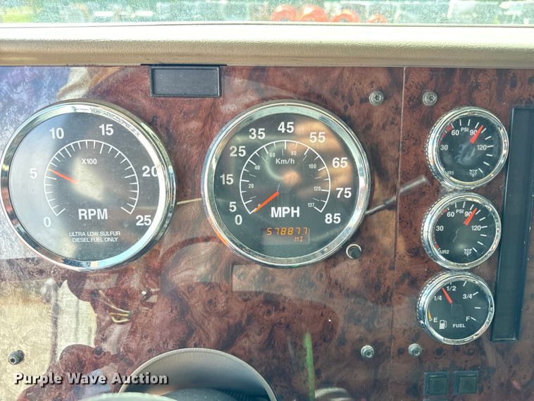 image for item DV5920 2008 International  9200i semi truck