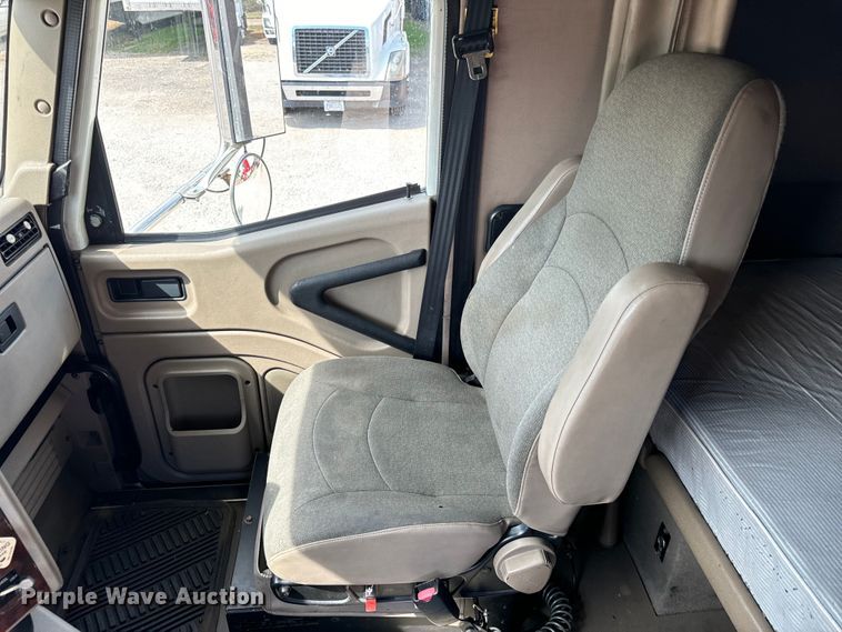 image for item DV5920 2008 International  9200i semi truck