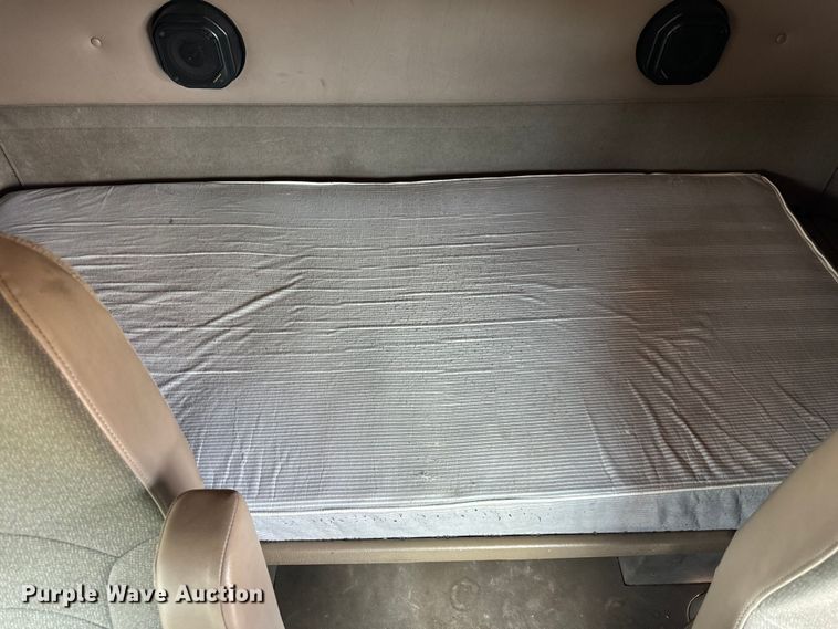 image for item DV5920 2008 International  9200i semi truck