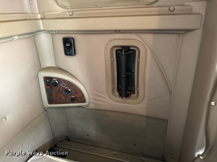 image for item DV5920 2008 International  9200i semi truck