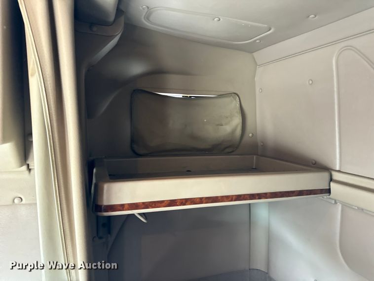 image for item DV5920 2008 International  9200i semi truck