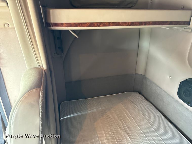 image for item DV5920 2008 International  9200i semi truck