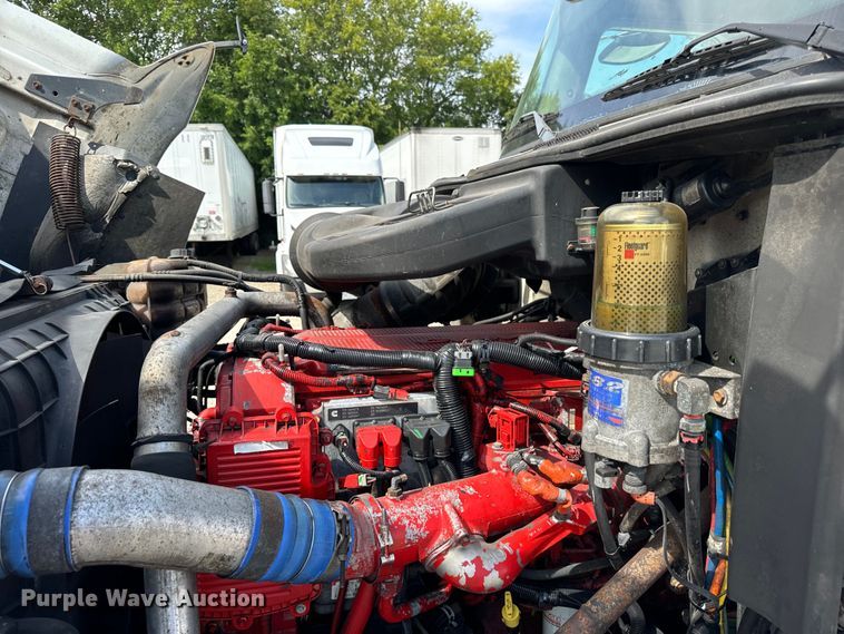 image for item DV5920 2008 International  9200i semi truck