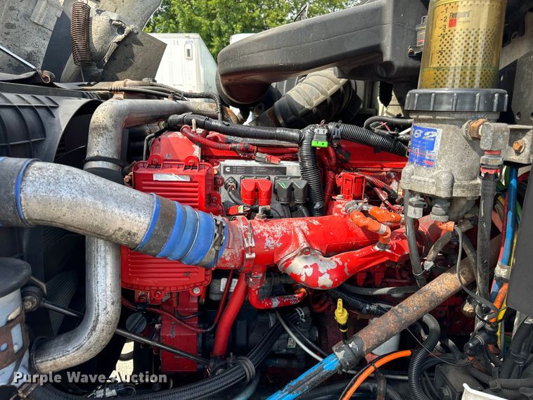 image for item DV5920 2008 International  9200i semi truck