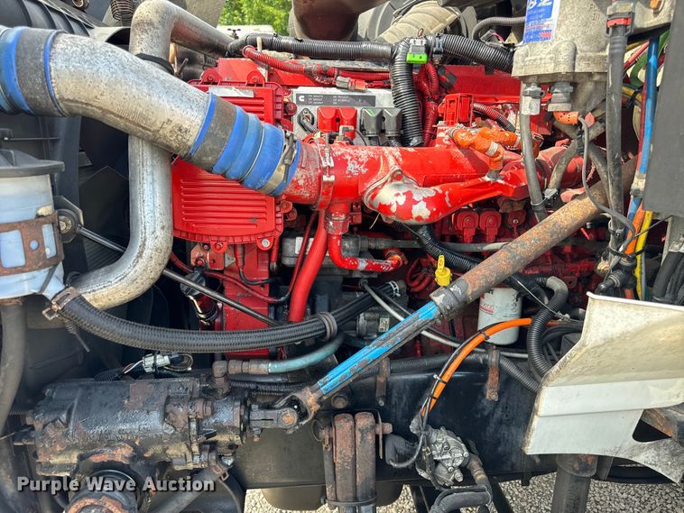 image for item DV5920 2008 International  9200i semi truck