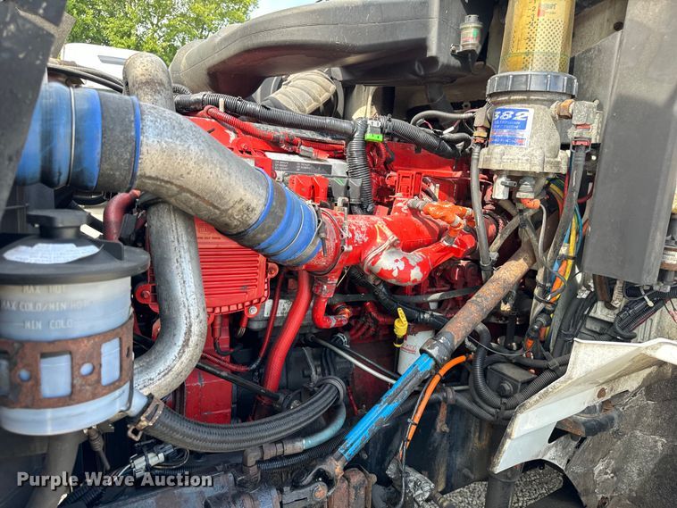 image for item DV5920 2008 International  9200i semi truck