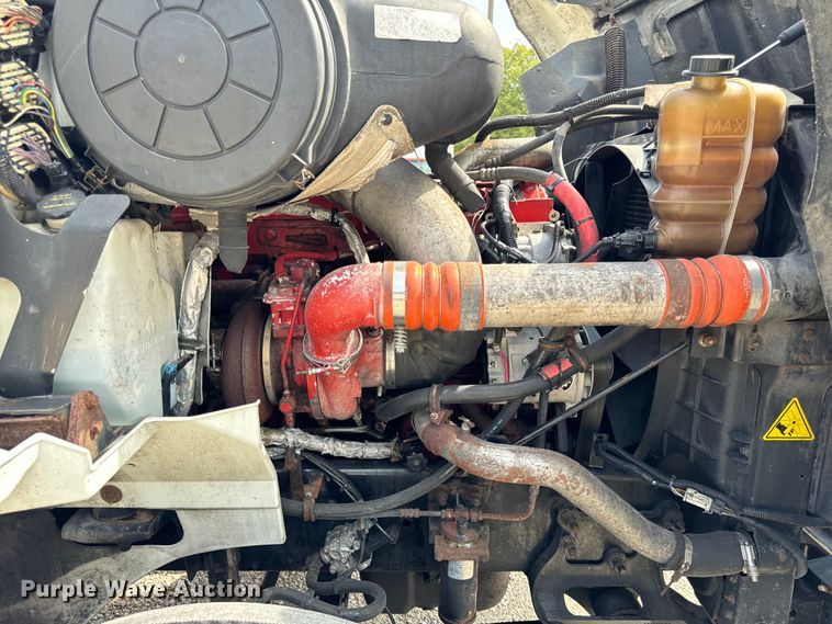 image for item DV5920 2008 International  9200i semi truck