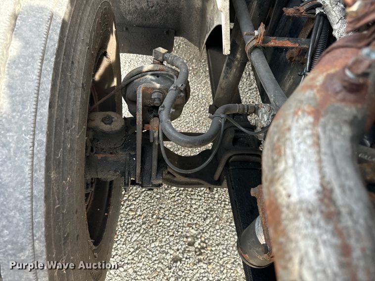 image for item DV5920 2008 International  9200i semi truck