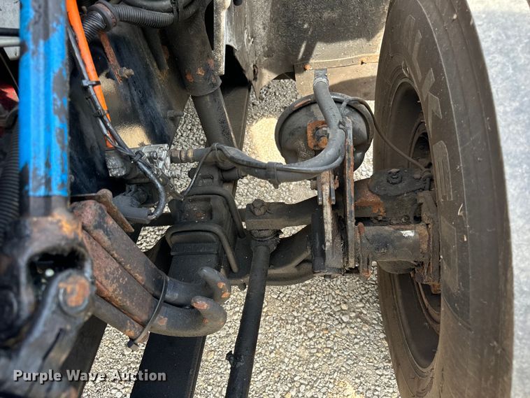 image for item DV5920 2008 International  9200i semi truck