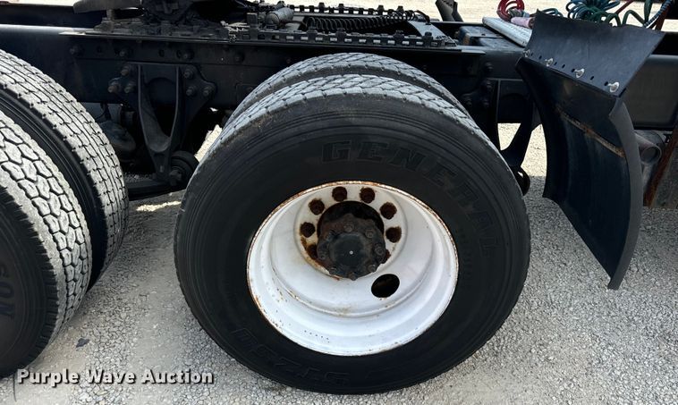 image for item DV5920 2008 International  9200i semi truck