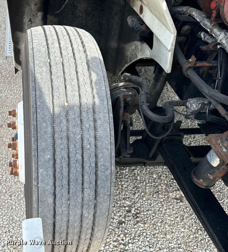 image for item DV5920 2008 International  9200i semi truck