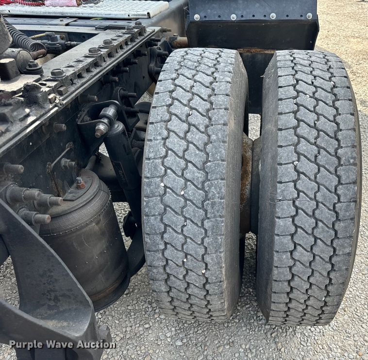 image for item DV5920 2008 International  9200i semi truck