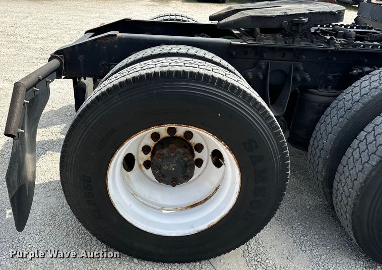 image for item DV5920 2008 International  9200i semi truck