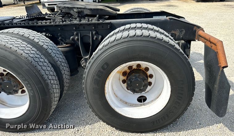 image for item DV5920 2008 International  9200i semi truck