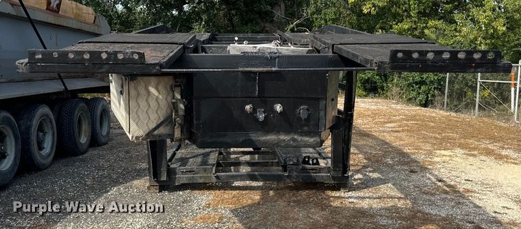 image for item DV5921 1997 Bear  Boar car carrier