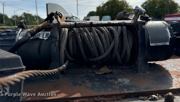 image for item DV5921 1997 Bear  Boar car carrier