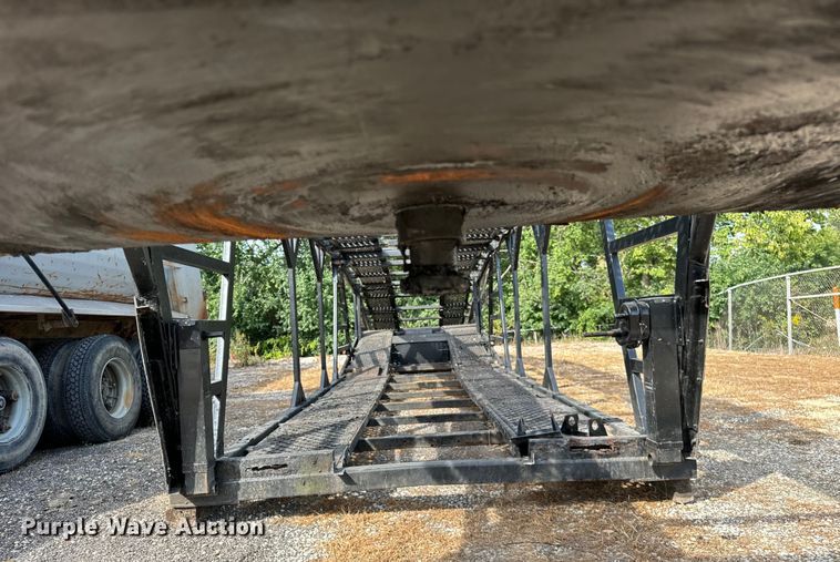 image for item DV5921 1997 Bear  Boar car carrier