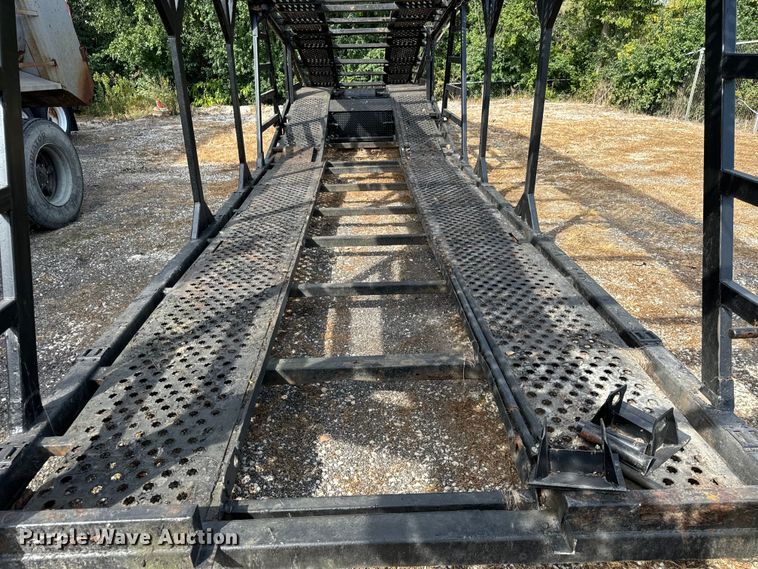 image for item DV5921 1997 Bear  Boar car carrier