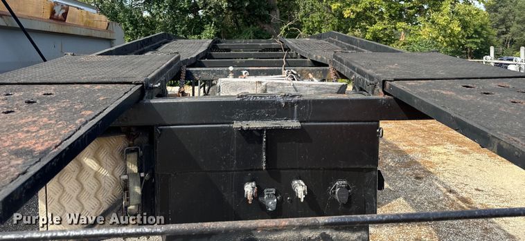 image for item DV5921 1997 Bear  Boar car carrier