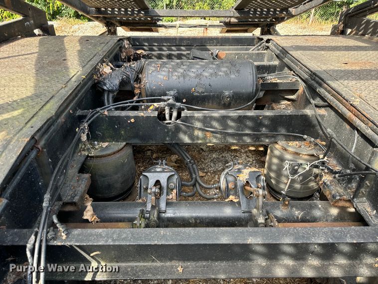 image for item DV5921 1997 Bear  Boar car carrier