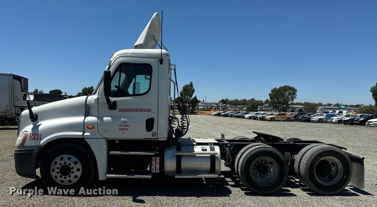 image for item DX1482 2014 Freightliner Cascadia semi truck