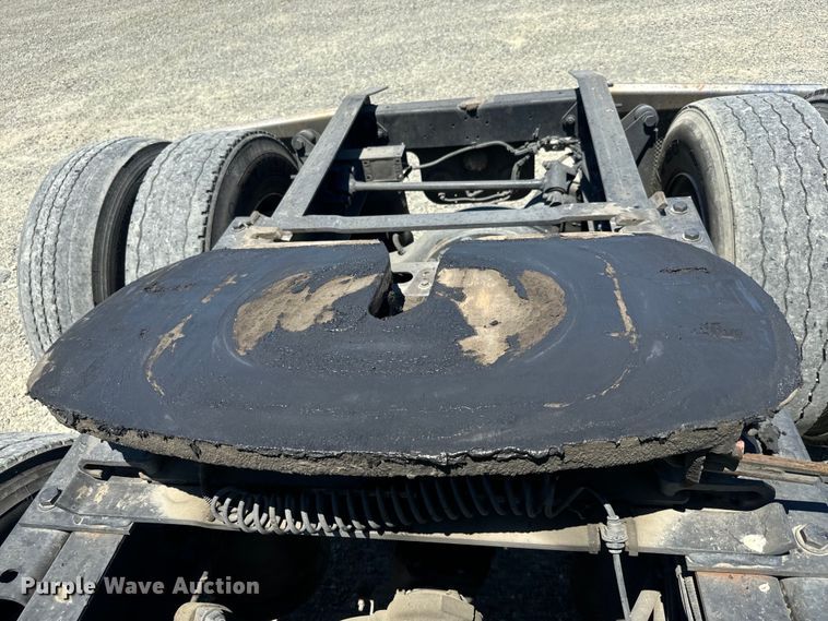 image for item DX1482 2014 Freightliner Cascadia semi truck