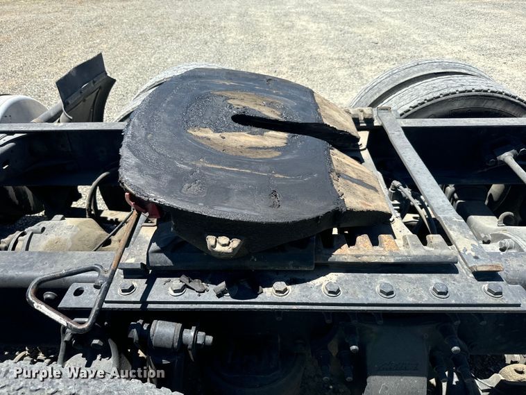 image for item DX1482 2014 Freightliner Cascadia semi truck