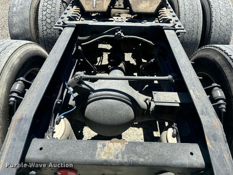 image for item DX1482 2014 Freightliner Cascadia semi truck