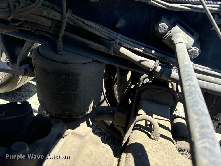 image for item DX1482 2014 Freightliner Cascadia semi truck