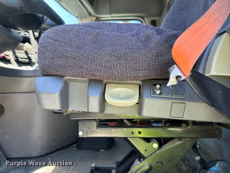 image for item DX1482 2014 Freightliner Cascadia semi truck