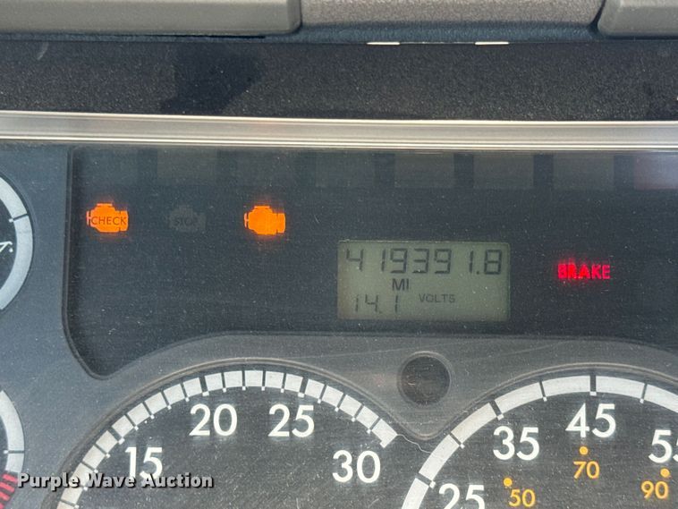 image for item DX1482 2014 Freightliner Cascadia semi truck