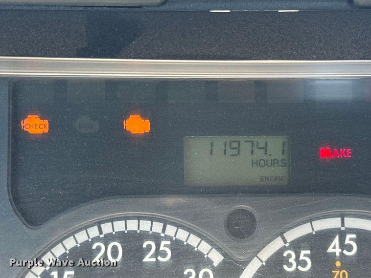 image for item DX1482 2014 Freightliner Cascadia semi truck