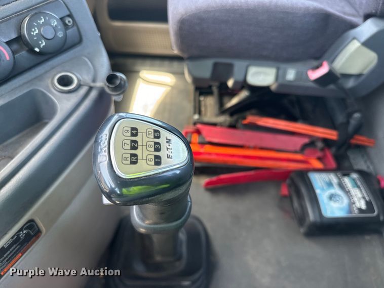 image for item DX1482 2014 Freightliner Cascadia semi truck