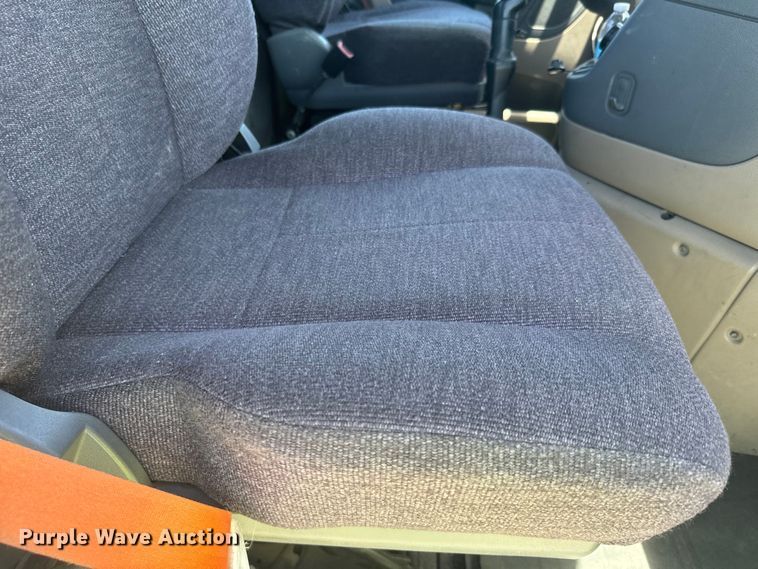 image for item DX1482 2014 Freightliner Cascadia semi truck