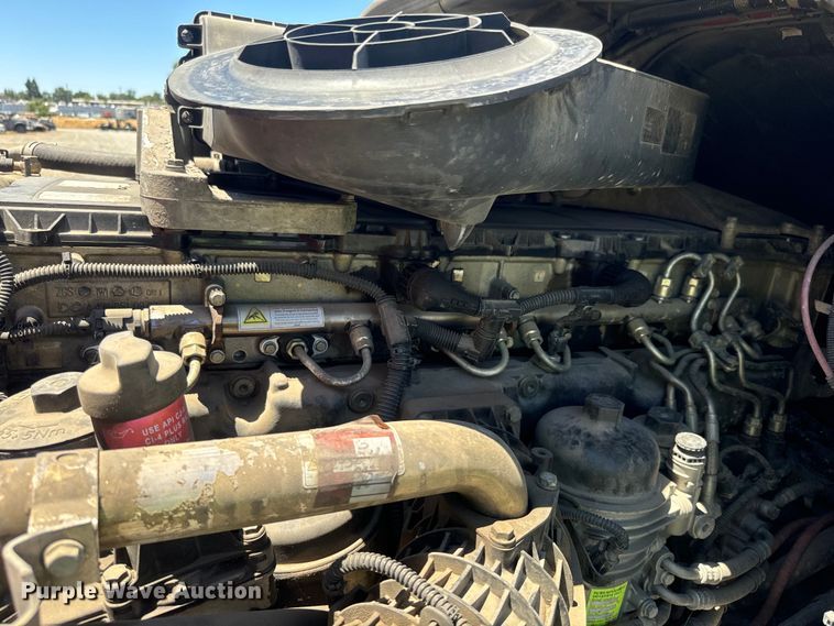 image for item DX1482 2014 Freightliner Cascadia semi truck