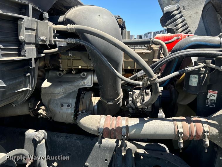 image for item DX1482 2014 Freightliner Cascadia semi truck