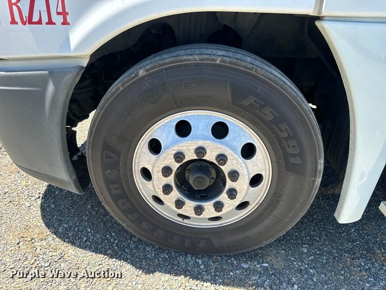 image for item DX1482 2014 Freightliner Cascadia semi truck