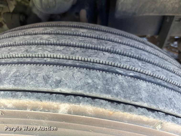 image for item DX1482 2014 Freightliner Cascadia semi truck