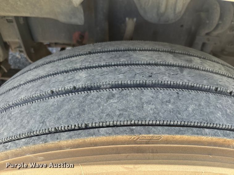 image for item DX1482 2014 Freightliner Cascadia semi truck