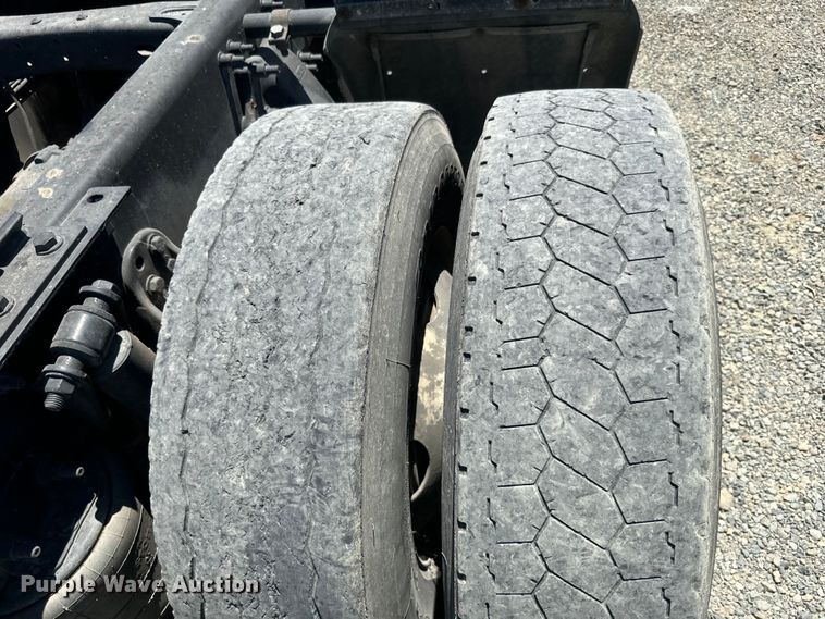 image for item DX1482 2014 Freightliner Cascadia semi truck