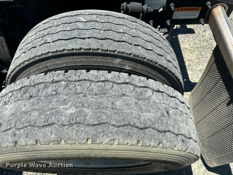 image for item DX1482 2014 Freightliner Cascadia semi truck