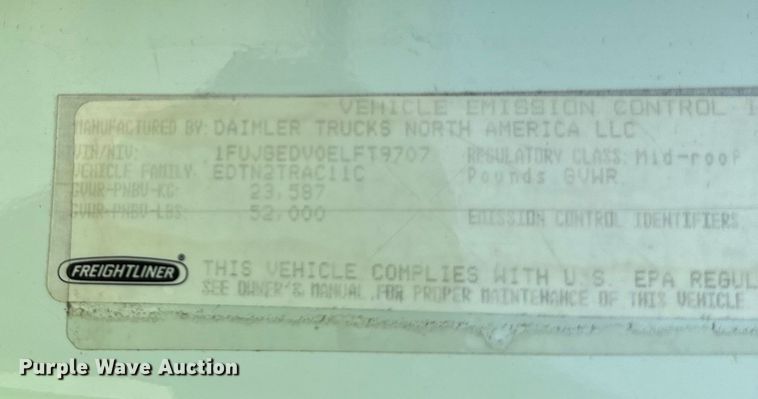 image for item DX1482 2014 Freightliner Cascadia semi truck